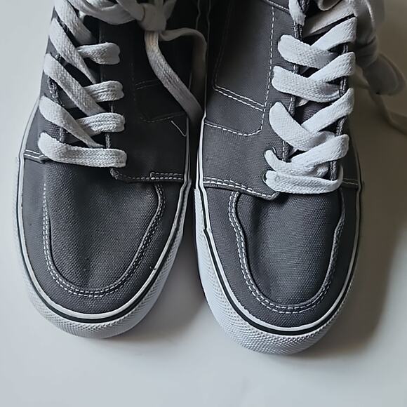 Airwalk gray Men  shoes sneakers high top Size 8.5 - Picture 3 of 9